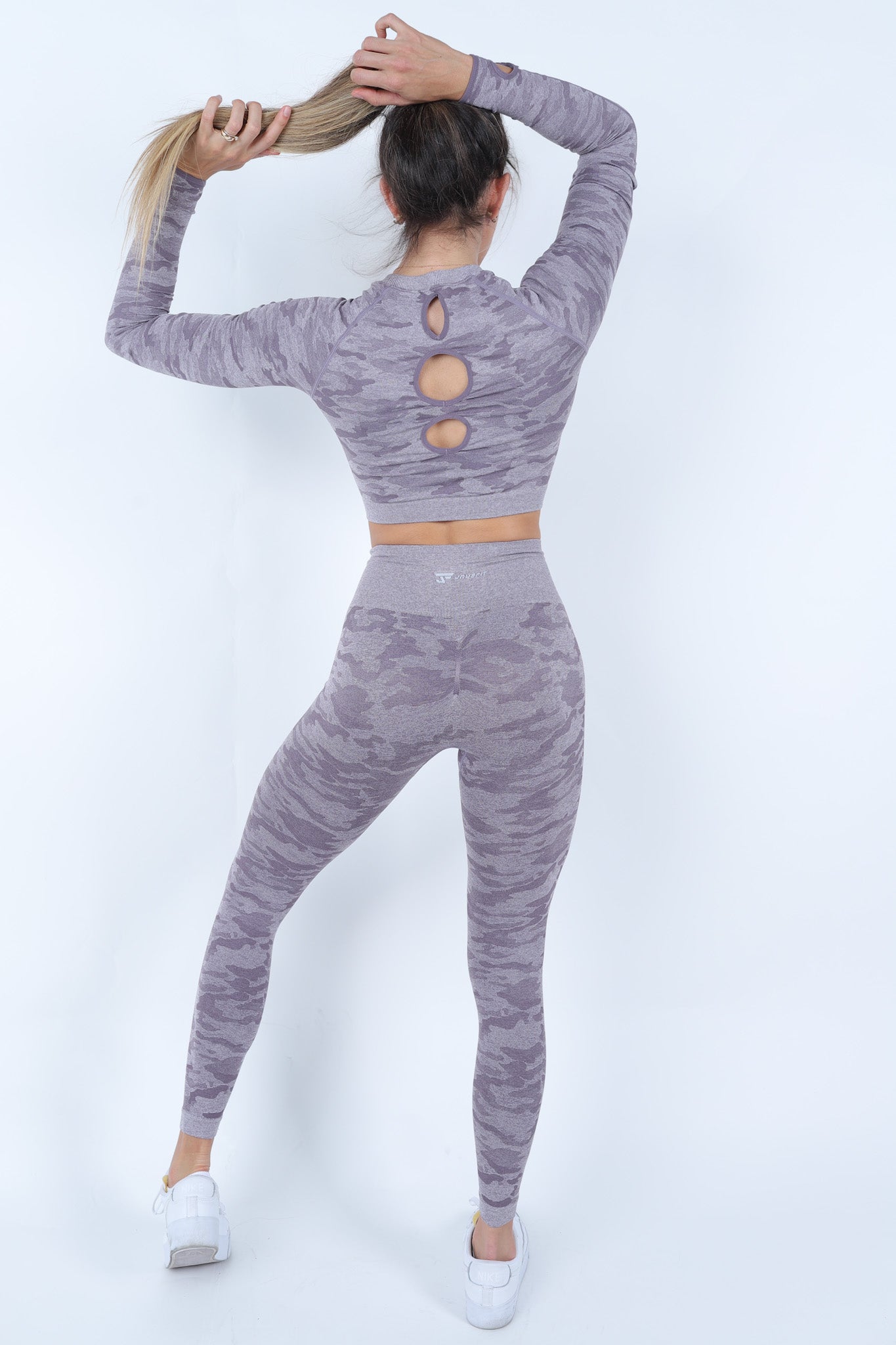 Outfit Camouflage purple