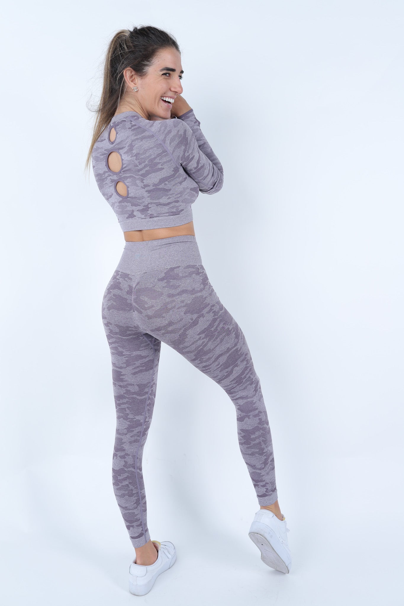 Outfit Camouflage purple